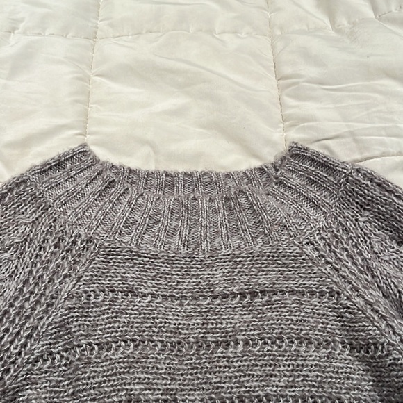 sweater - Picture 3 of 5